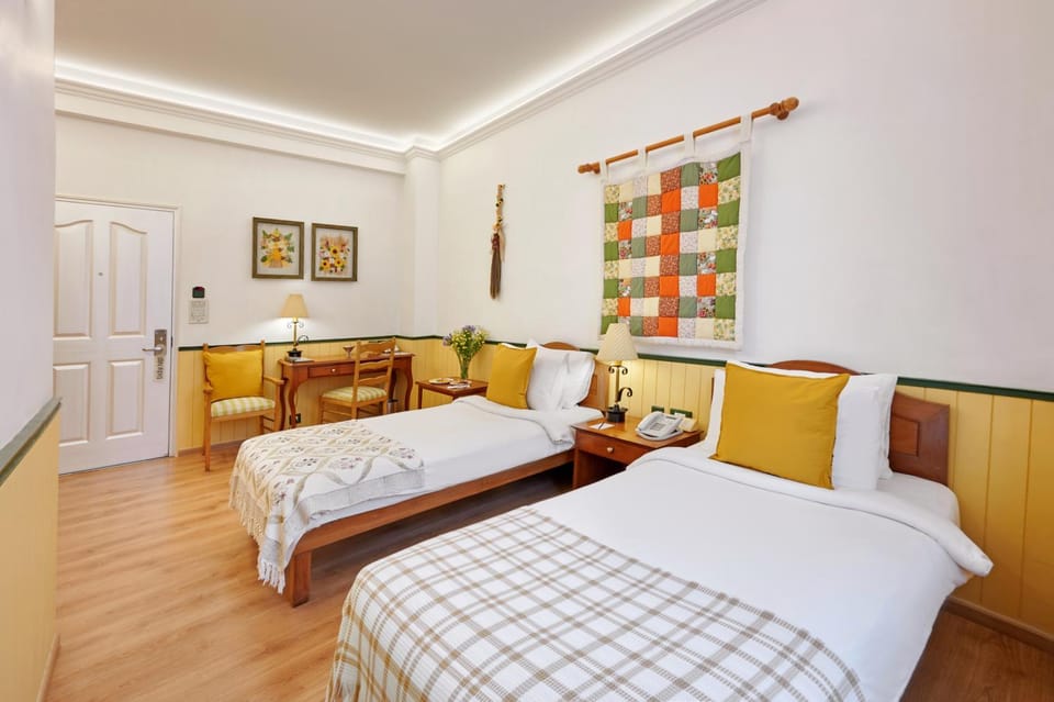Photo of the whole room, Bedroom