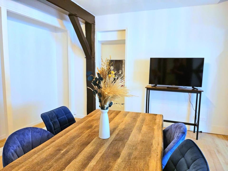 TV and multimedia, Dining area