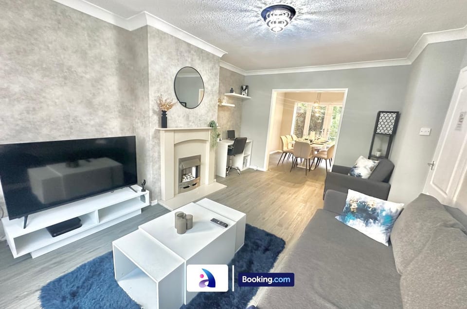 TV and multimedia, Living room, Seating area