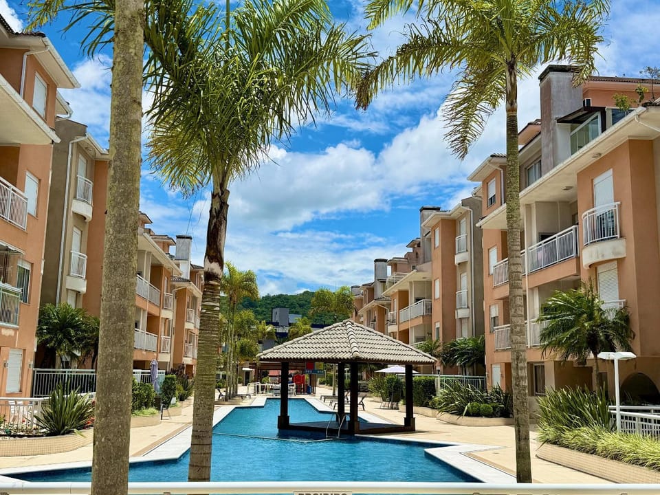 Residencial com piscina a apenas 150 metros da Praia dos Ingleses Lado Norte House in Florianopolis