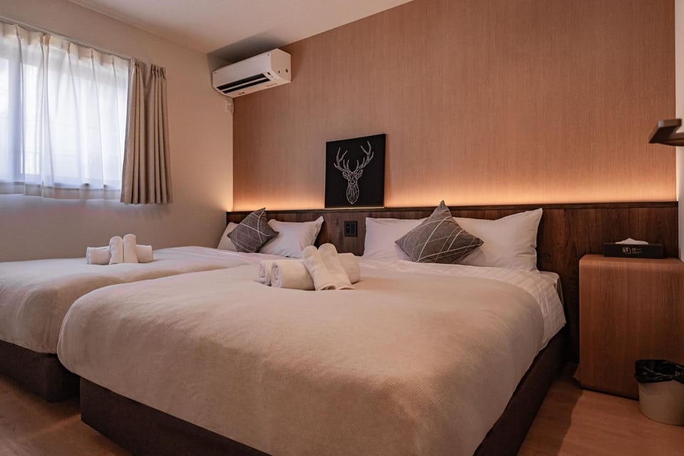 Photo of the whole room, Bedroom, towels
