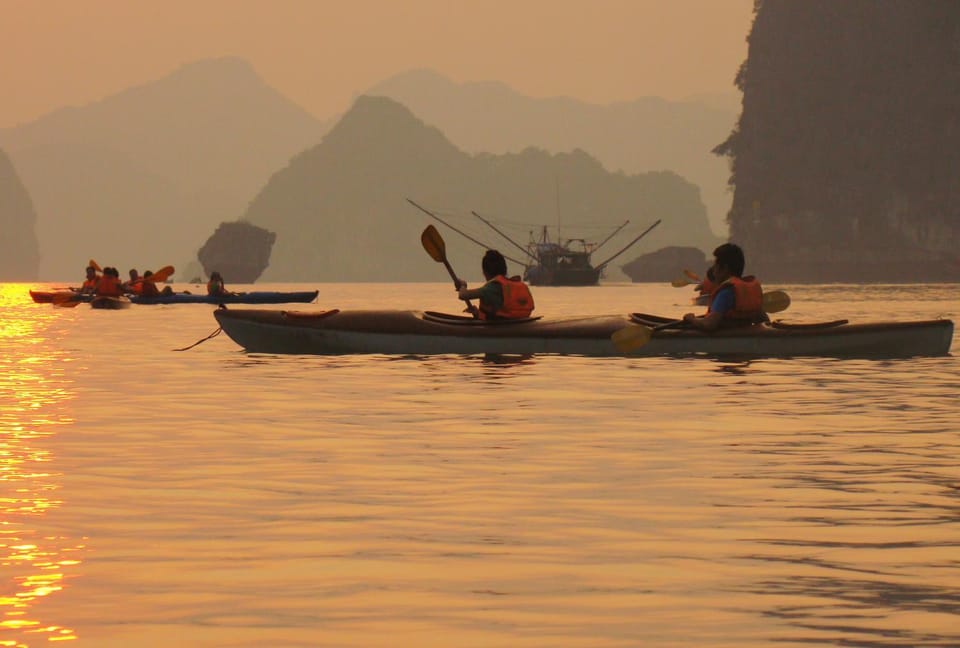 Day, People, Natural landscape, Activities, Lake view, Mountain view, River view, group of guests