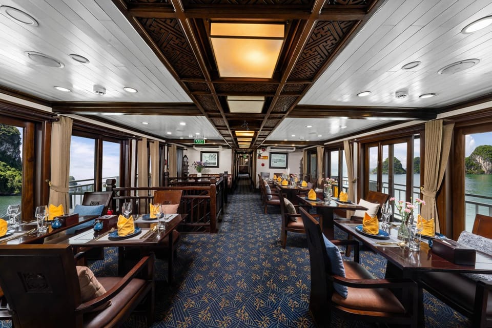 Restaurant/places to eat, Living room, Food and drinks, Banquet/Function facilities, Seating area, Food, Drinks