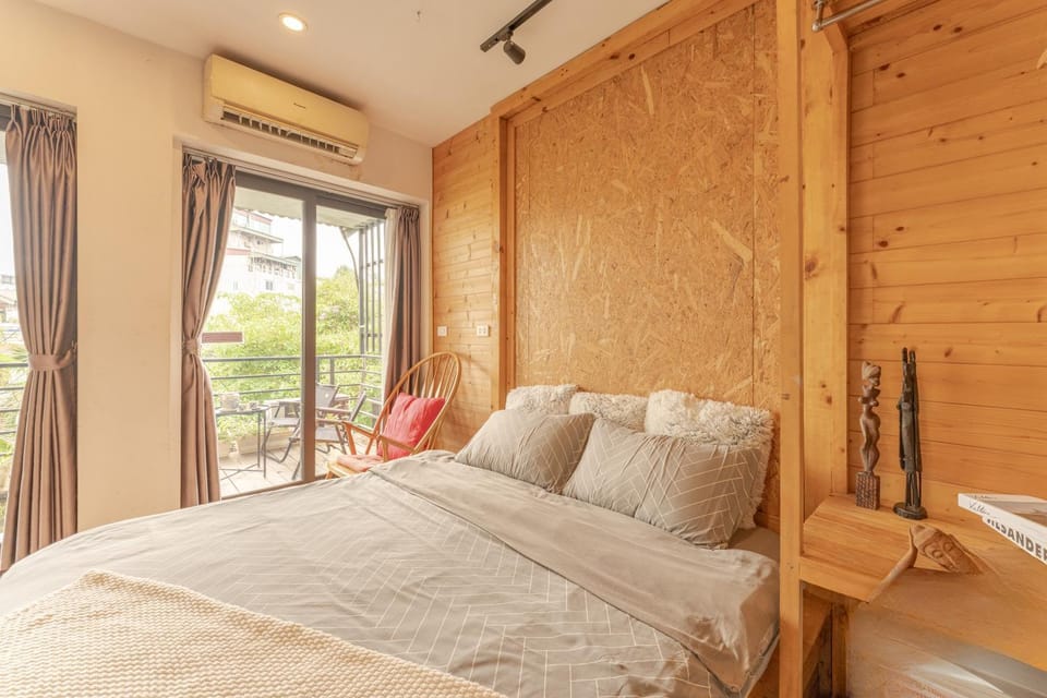 Bed, air conditioner