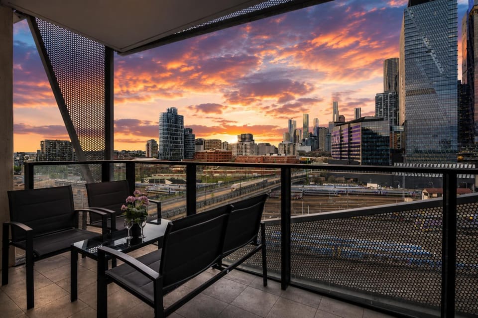 Rooftop Pool 2BR Marvel Stadium • Free Parking Apartment in Melbourne