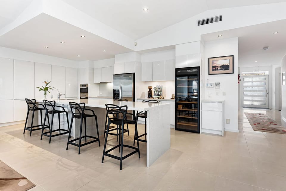 Kitchen or kitchenette, Seating area, pet friendly, stove, kitchen