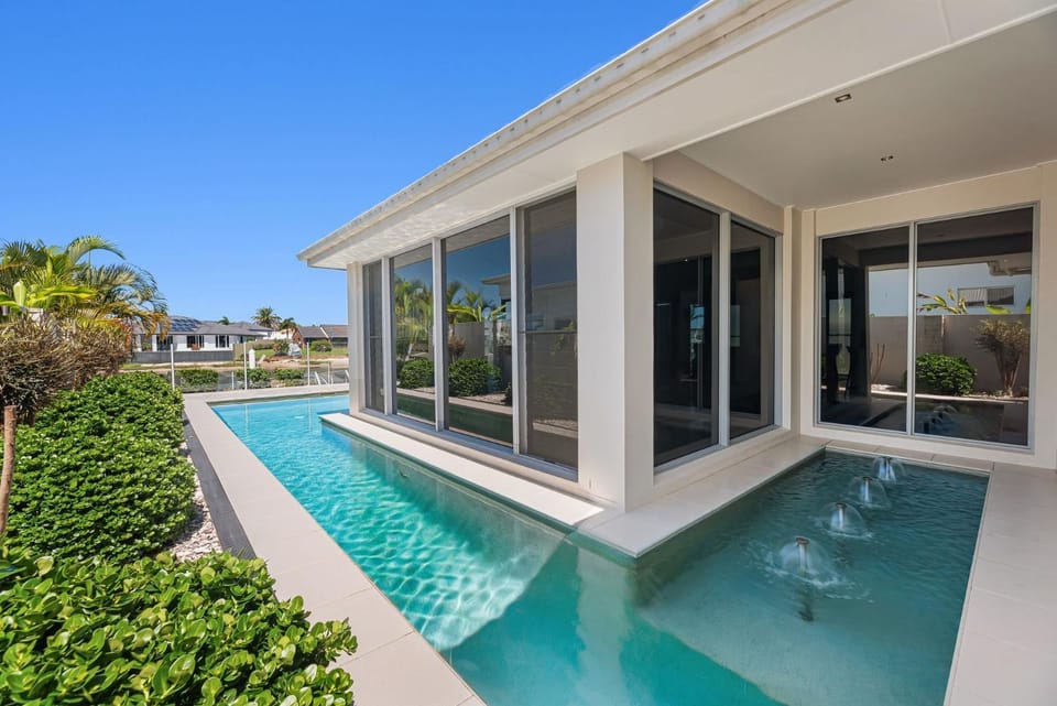 Property building, Garden view, Pool view, Swimming pool