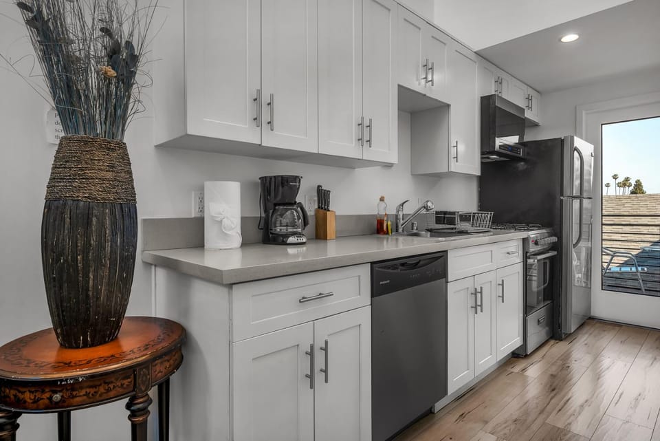 Kitchen or kitchenette, oven, stove