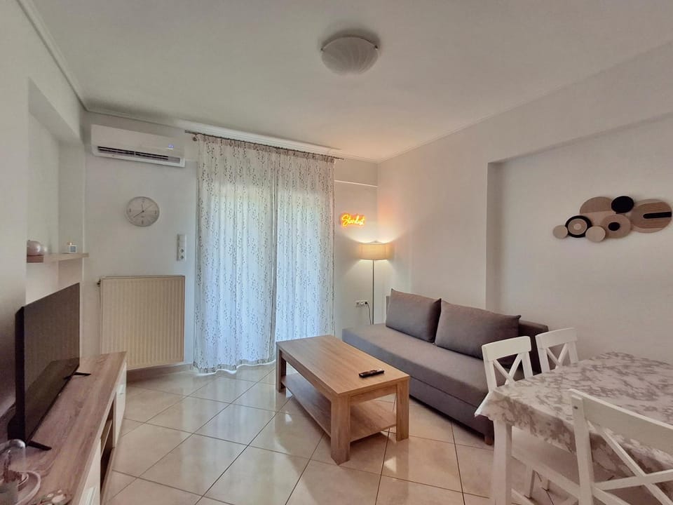 TV and multimedia, Living room, Seating area, Dining area, Evening entertainment, air conditioner