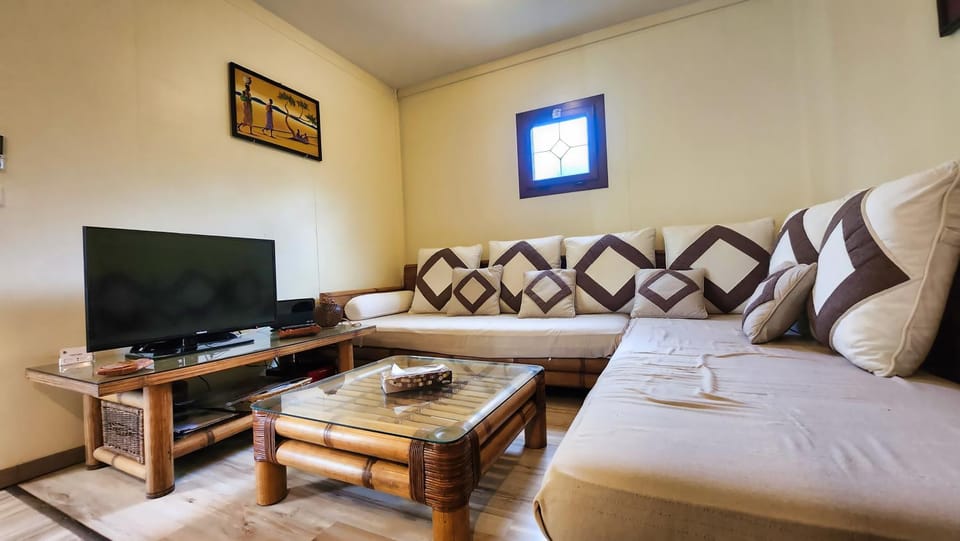 Communal lounge/ TV room, TV and multimedia, Living room, Seating area