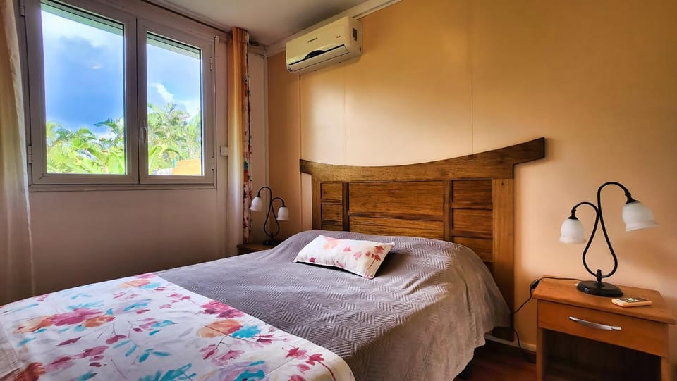 Bed, Photo of the whole room, Bedroom, air conditioner