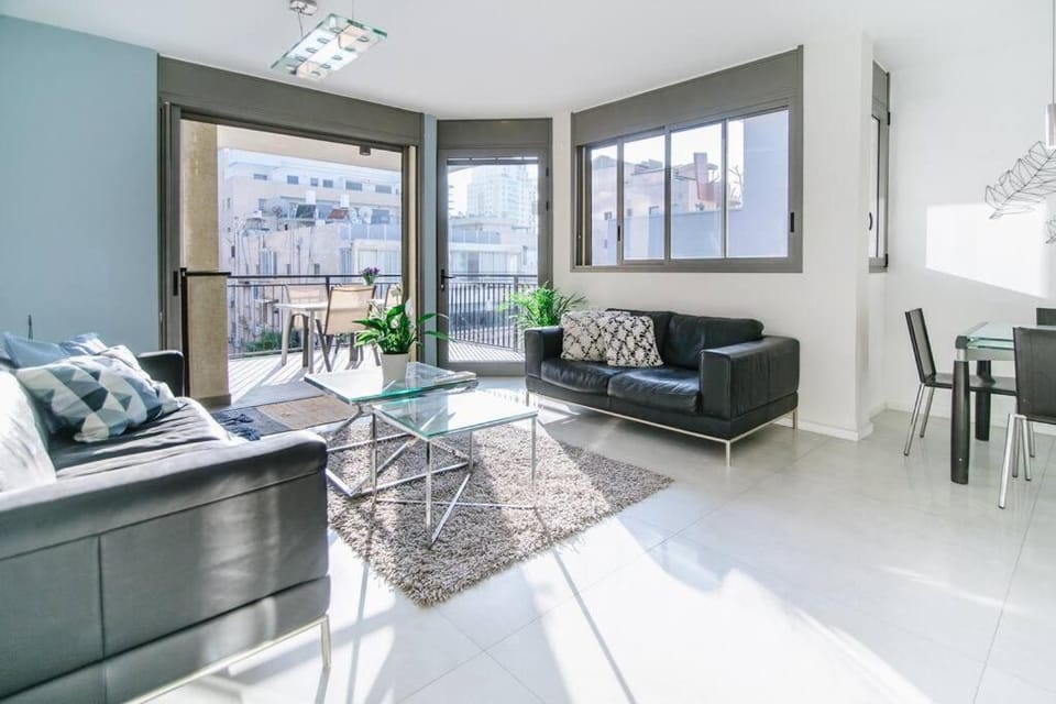 Super-Star 3BR Private Parking ! Apartment in Tel Aviv-Yafo