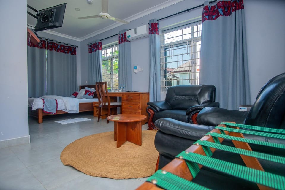 Bed, TV and multimedia, Bedroom