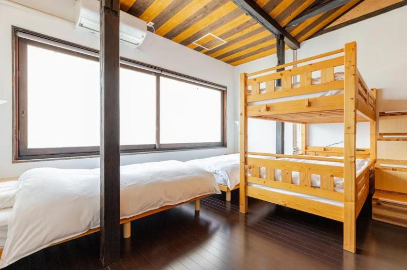 Bedroom, bunk bed