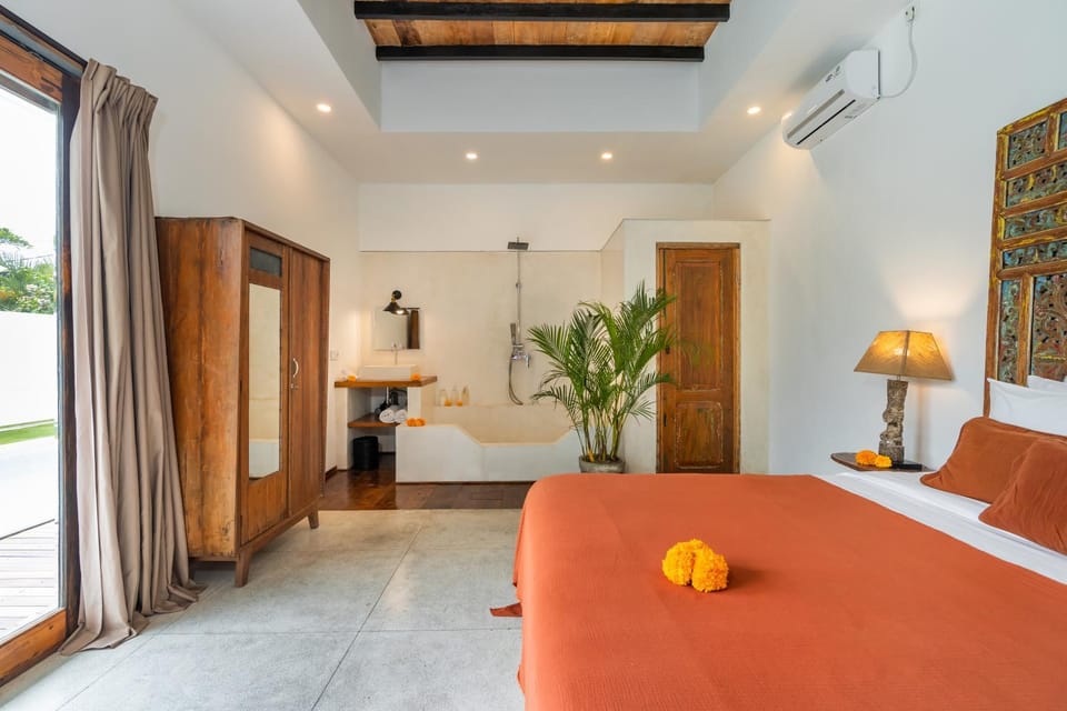Photo of the whole room, Bedroom, air conditioner