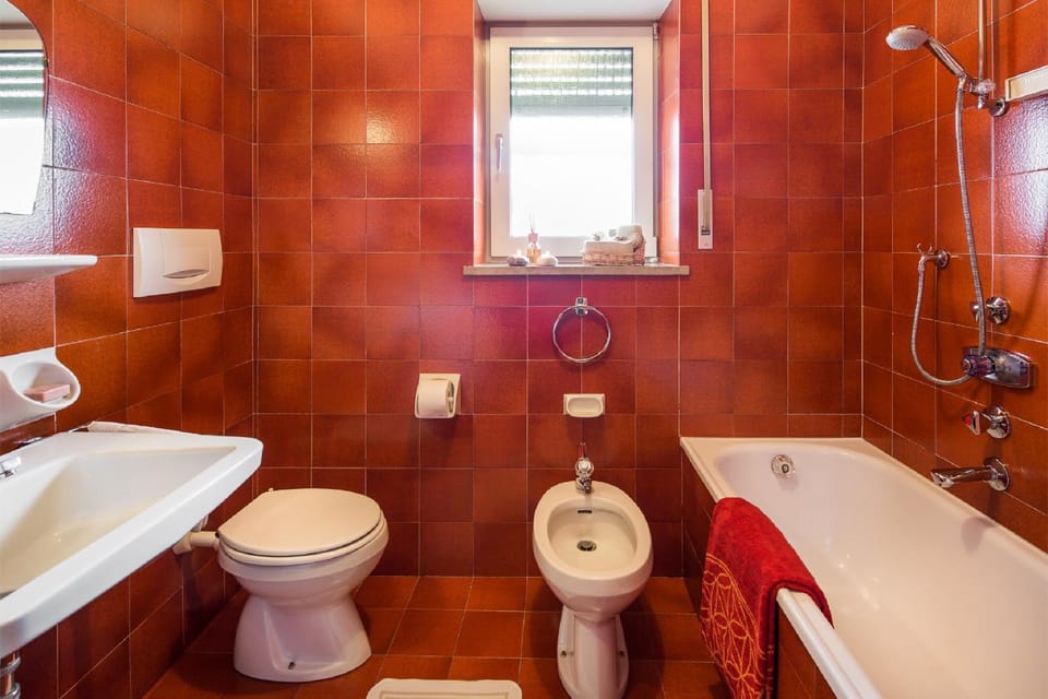 Toilet, Bathroom, Bath, bidet, towels