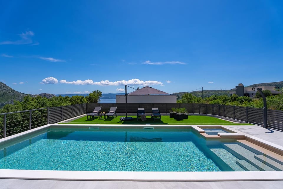 Mountain view, River view, Sea view