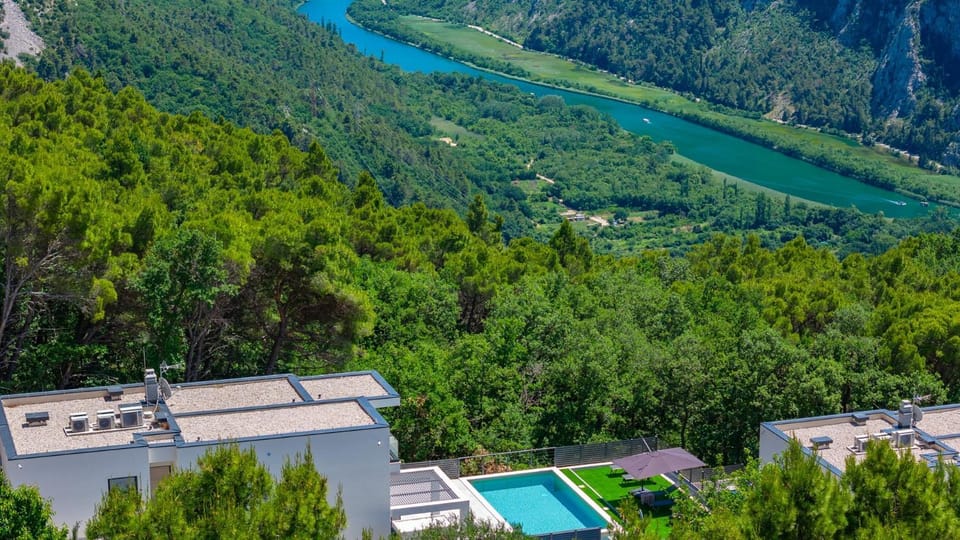 Mountain view, River view, Sea view