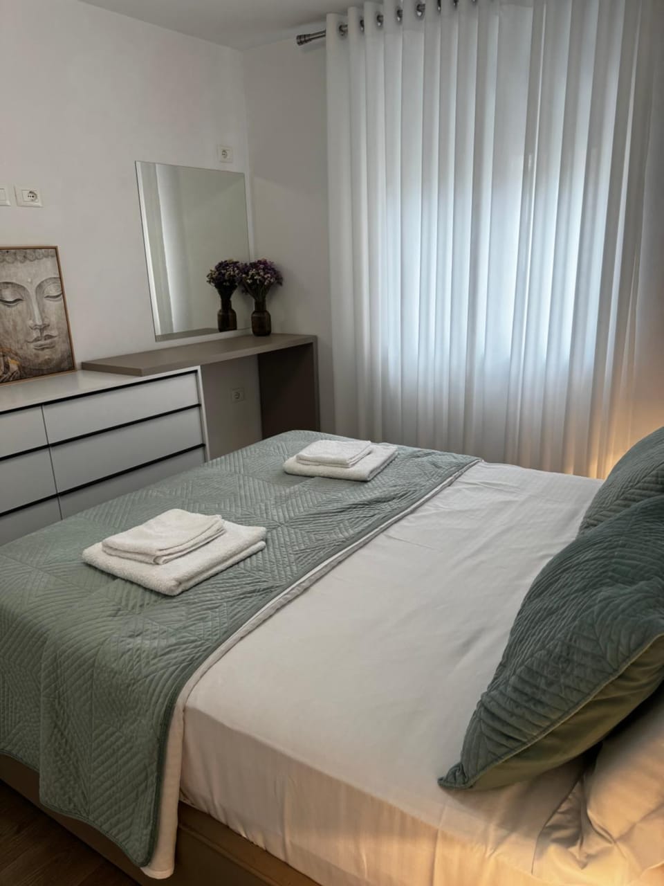 Bed, Photo of the whole room, Bedroom, towels