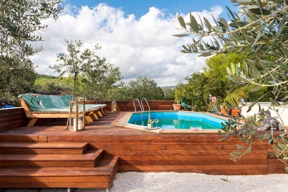 Property building, Garden, Balcony/Terrace, Animals, City view, Garden view, Mountain view, Sea view, Swimming pool