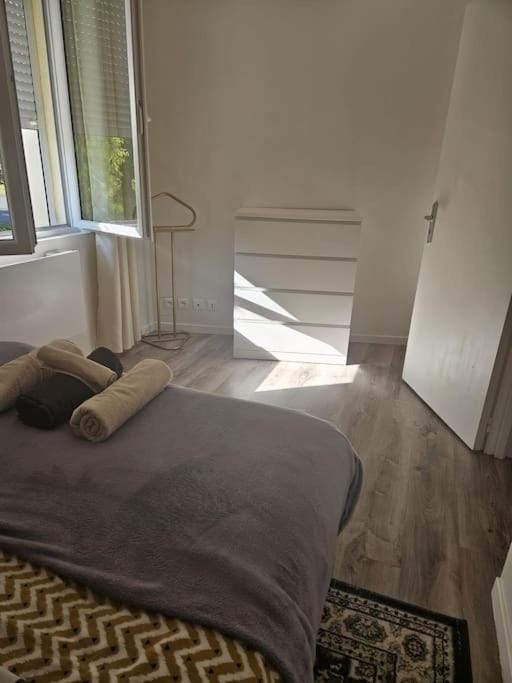 Beautiful F2 apartment 5 stops by train from Paris House in Île-de-France