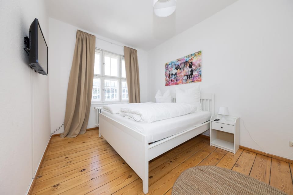 Bed, TV and multimedia, View (from property/room), Photo of the whole room, Bedroom, heating, heating, internet, internet