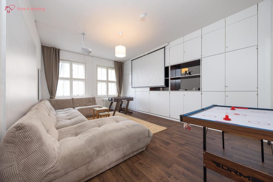 Game Room, TV and multimedia, Living room, Seating area, heating, heating, internet, internet