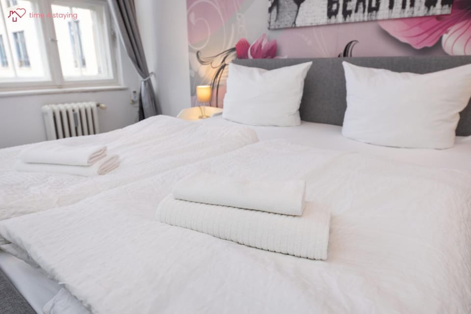 Bed, View (from property/room), View (from property/room), Bedroom, cot, heating, heating, towels, towels