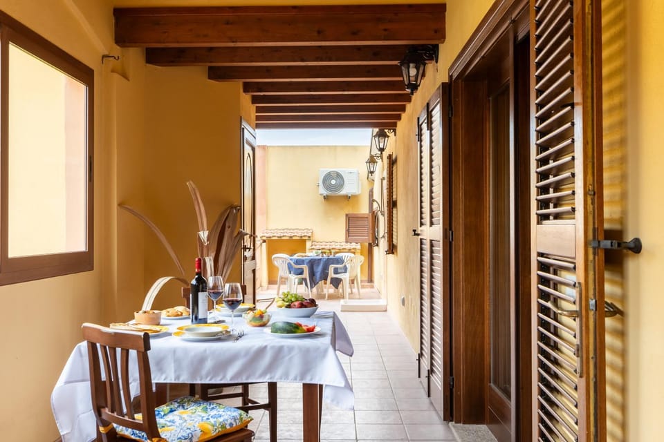Food and drinks, Dining area, Food, Drinks