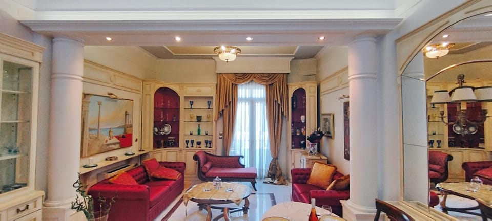 TV and multimedia, Living room, Decorative detail, Seating area