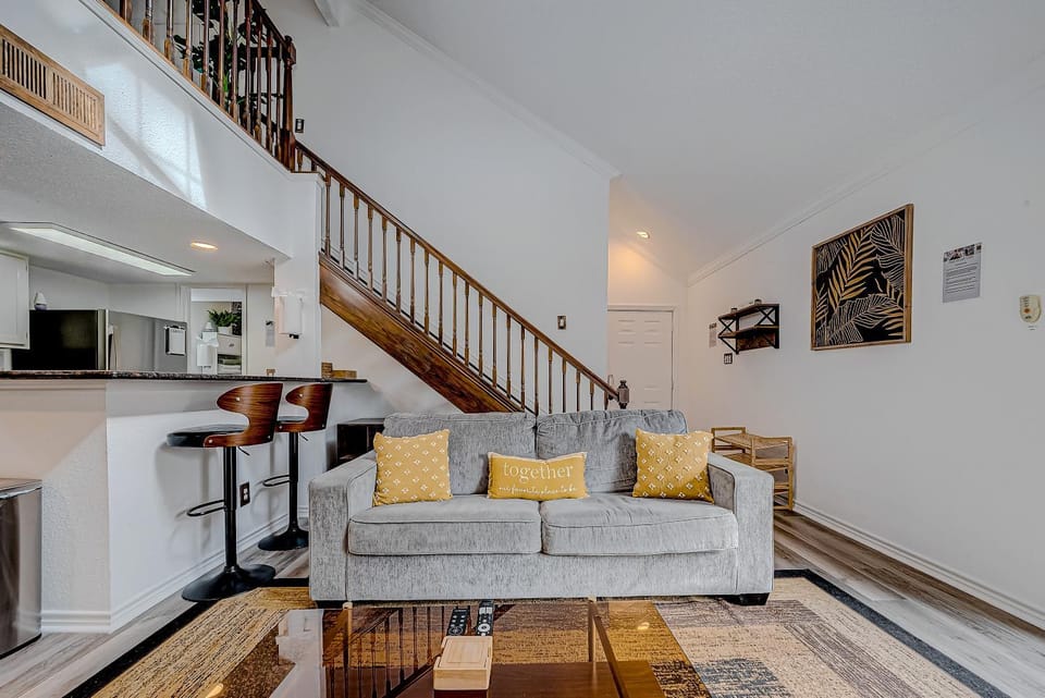 Upscale 1br Condo In Med Center House in Houston