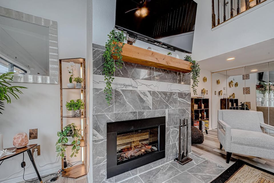 Upscale 1br Condo In Med Center House in Houston