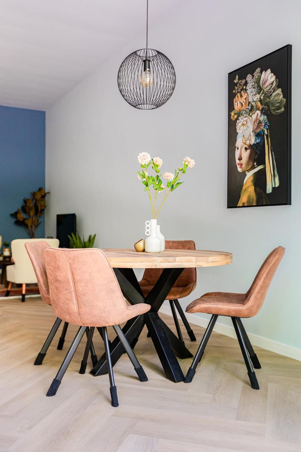Seating area, Dining area