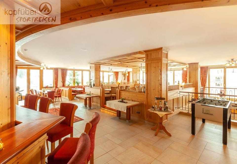 Seating area, Breakfast