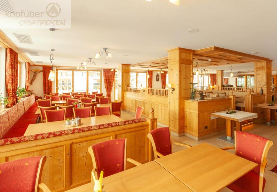 Seating area, Breakfast