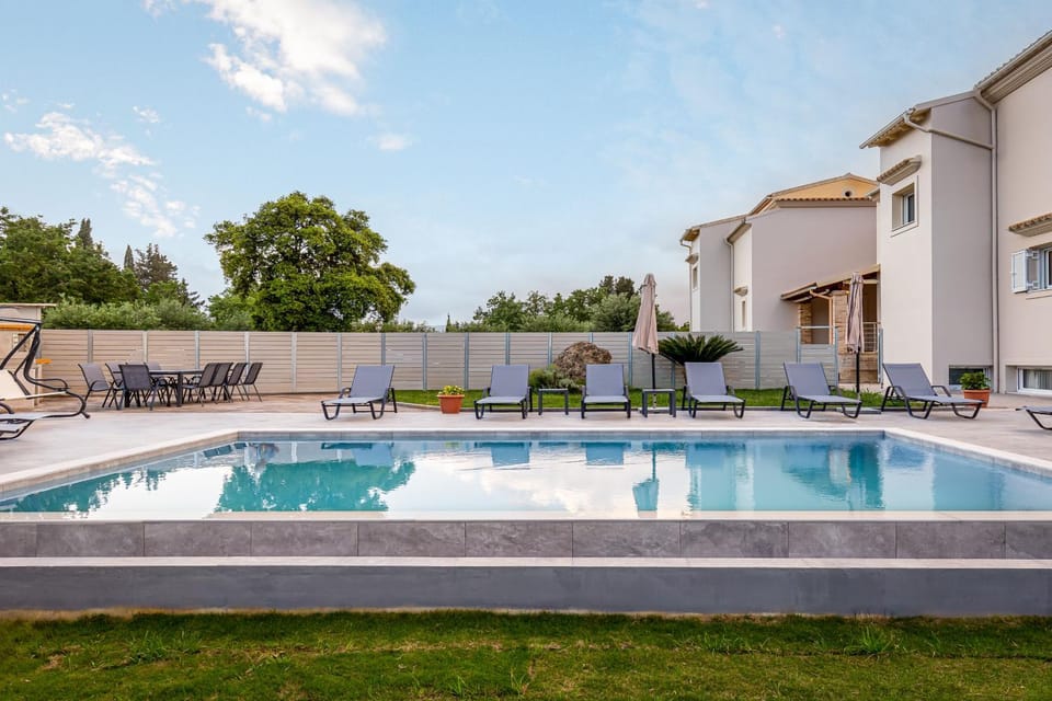 Property building, Day, Garden view, Pool view, Swimming pool, Swimming pool, sunbed
