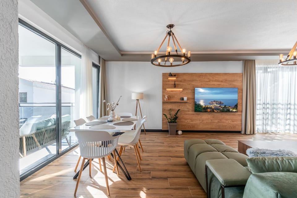 Communal lounge/ TV room, TV and multimedia, Living room, Seating area, Dining area, Evening entertainment