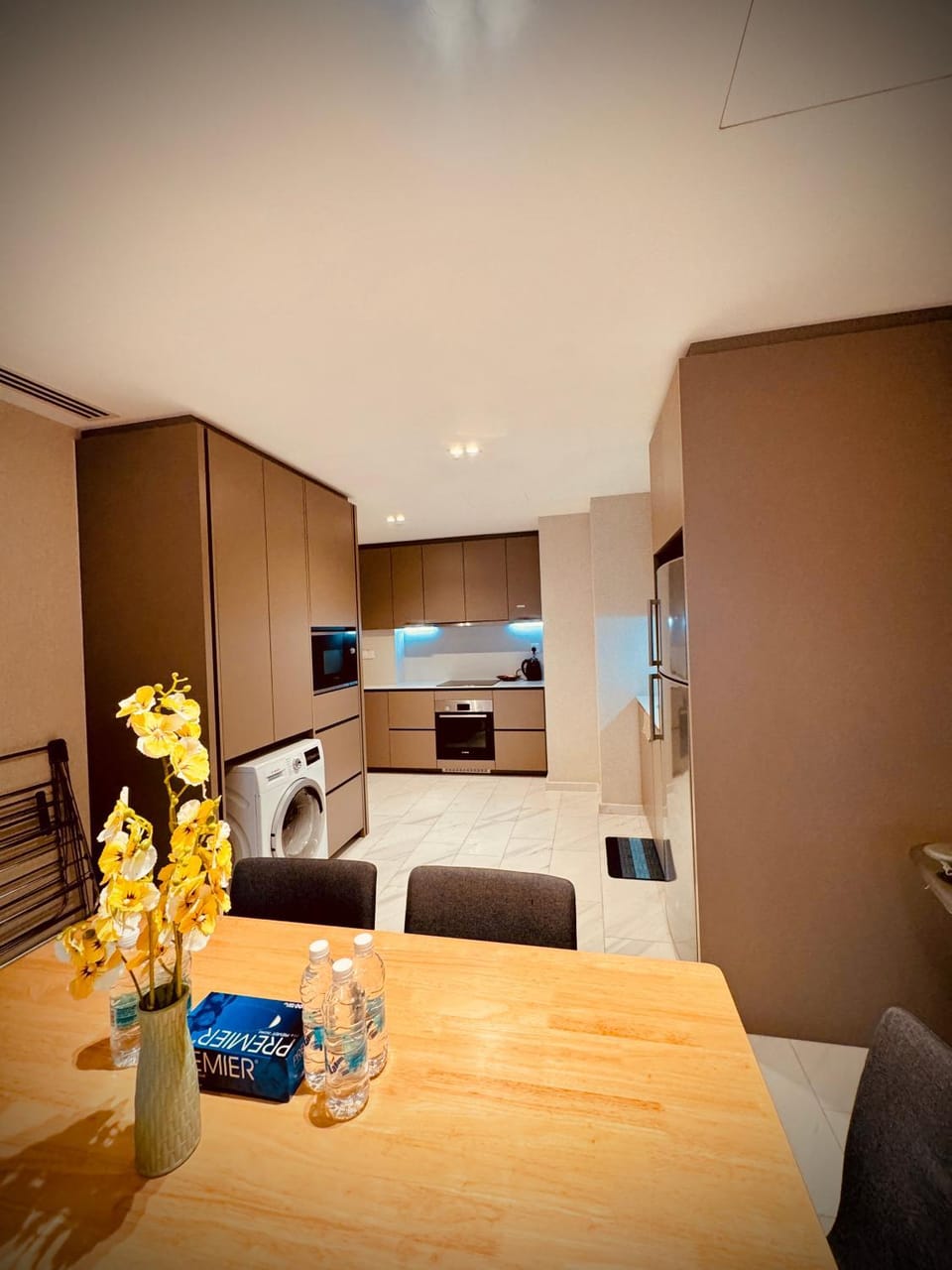 Kitchen or kitchenette, Dining area, oven, stove