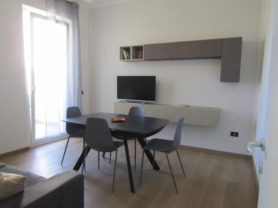 TV and multimedia, Living room, Dining area