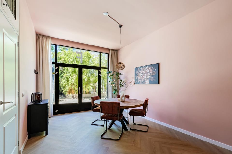 Seating area, Dining area