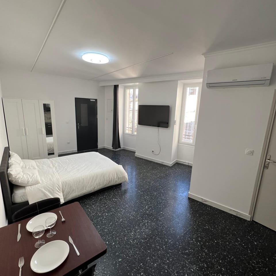 Suite studio entier St Charles, Canebiere, Vieux-Port Appartement Bed and Breakfast in Marseille
