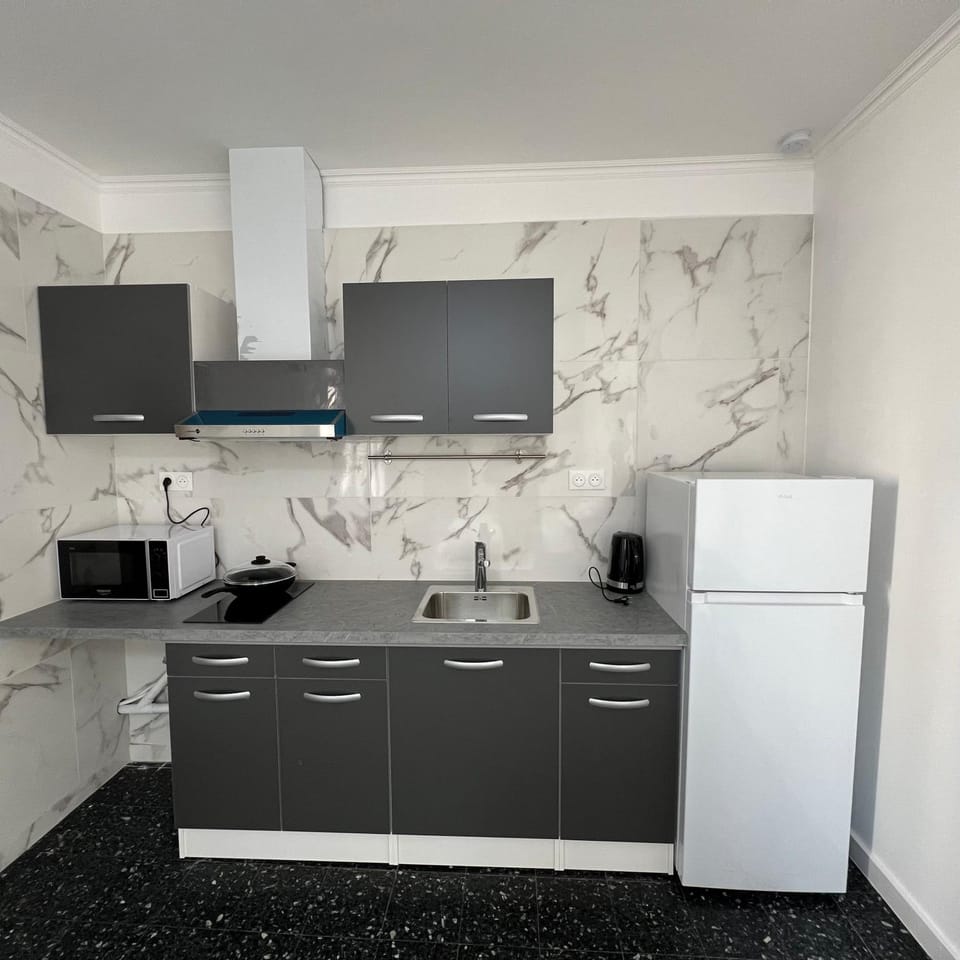 Suite studio entier St Charles, Canebiere, Vieux-Port Appartement Bed and Breakfast in Marseille