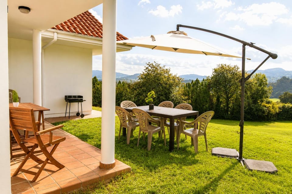 Espectacular casa con piscina y gran jardín House in Cantabria