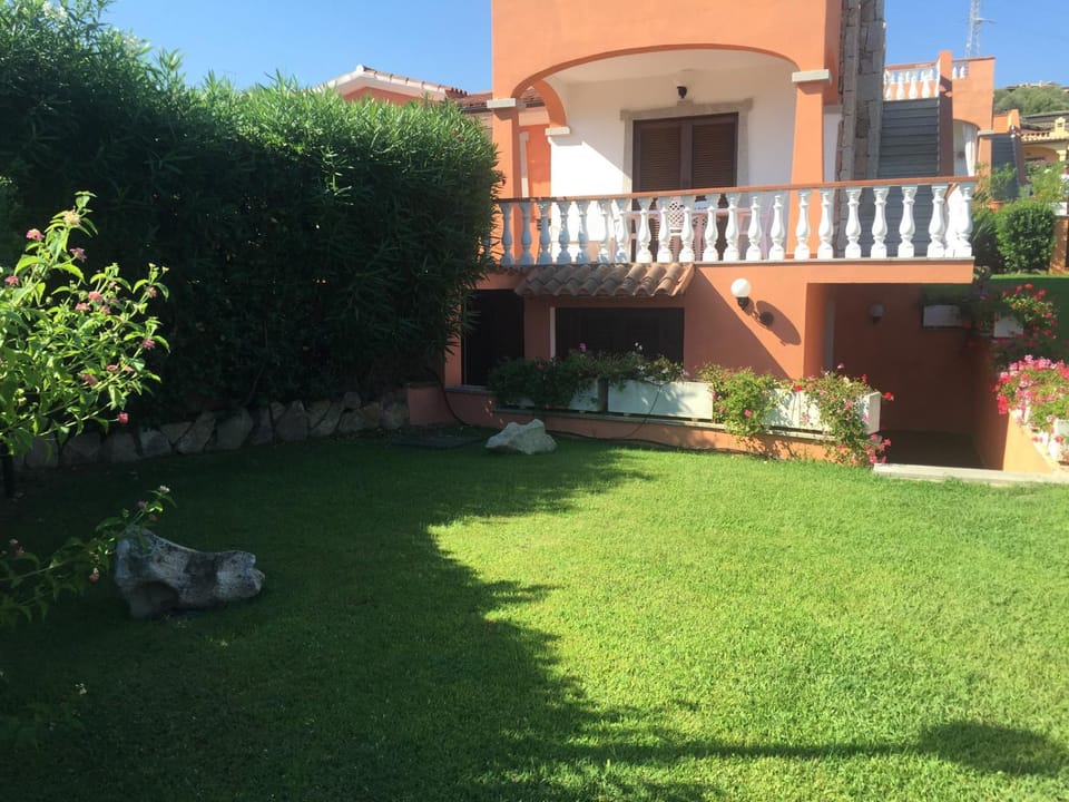 Property building, Day, Garden, Garden view