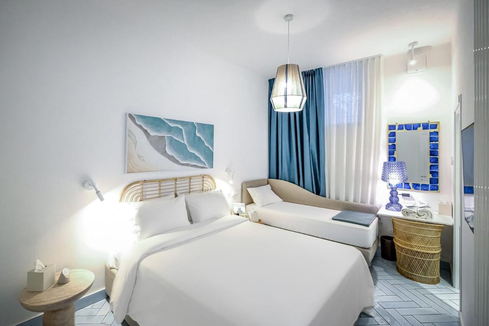 Bed, Bedroom, towels, air conditioner