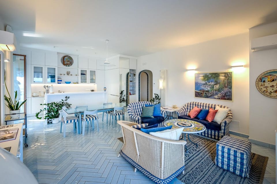 Kitchen or kitchenette, Living room, Seating area, Dining area, air conditioner