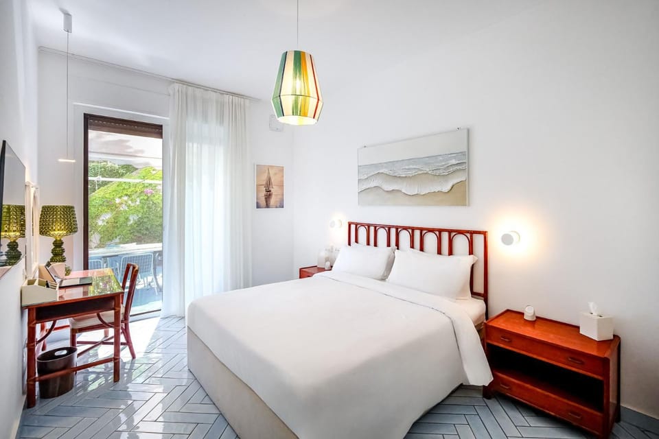 Bed, TV and multimedia, Bedroom, air conditioner