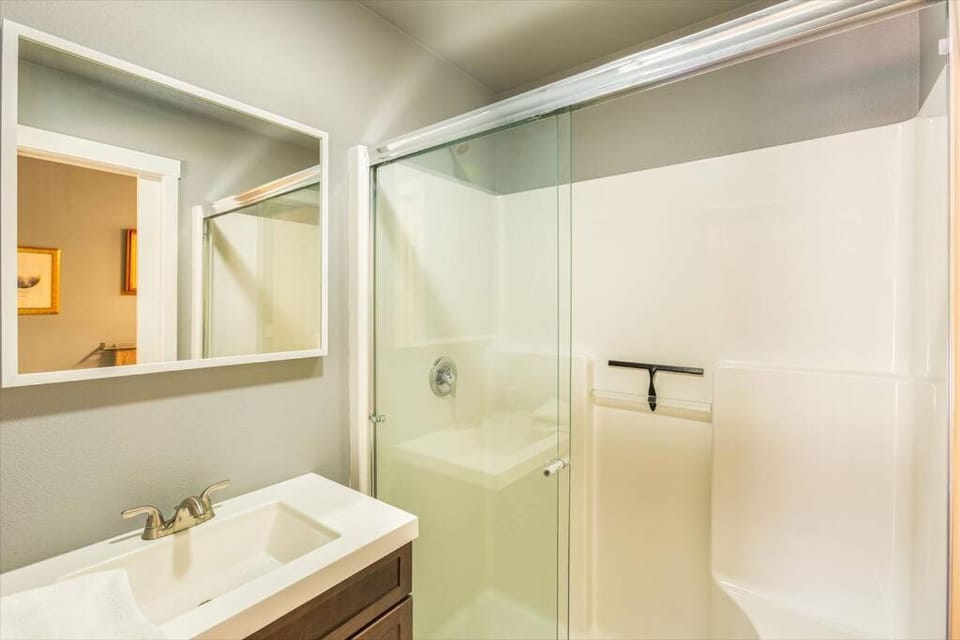 Gorgeous Modern Cabin with Access to Lake Cushman Cabin in Lake Cushman