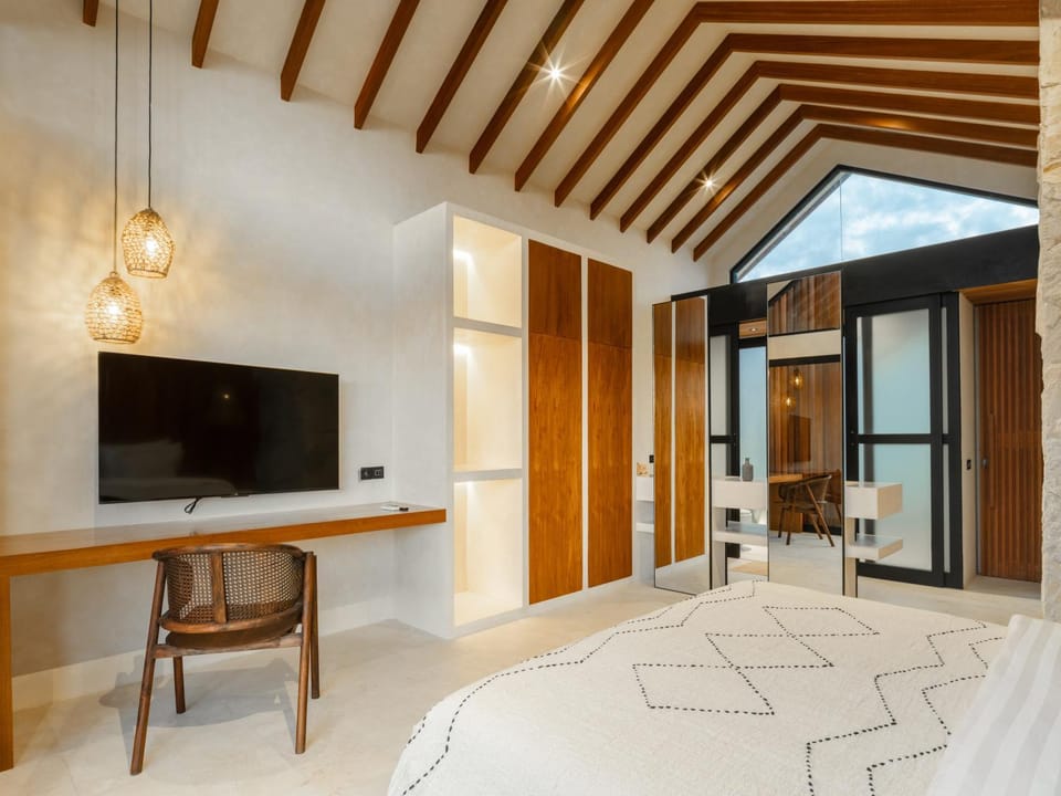 Bed, TV and multimedia, Bedroom, wardrobe
