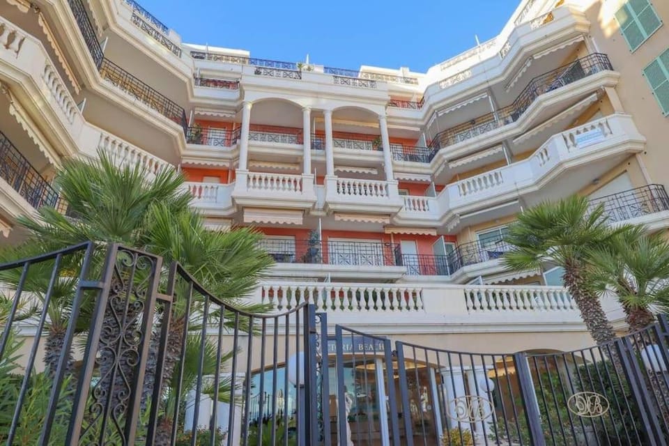 Victoria Beach - Charmant studio hyper centre ville de Menton - Mer au pied de l'immeuble Apartment in Menton